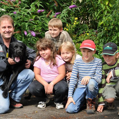 Gruppenbild mit Hund Gruppenbild mit Hund